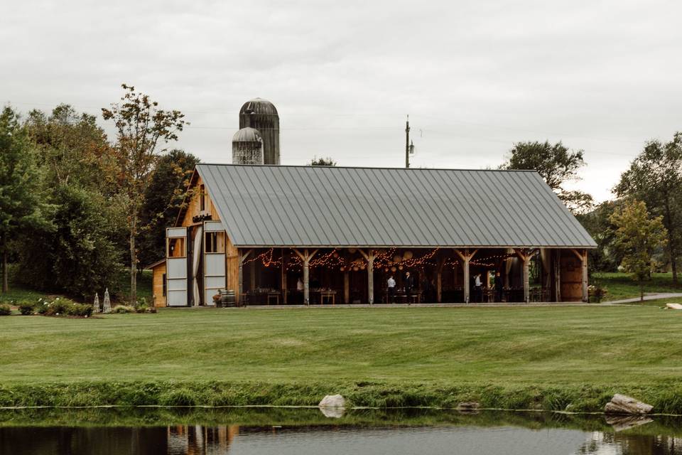 Wedding barn & ceremony lawn