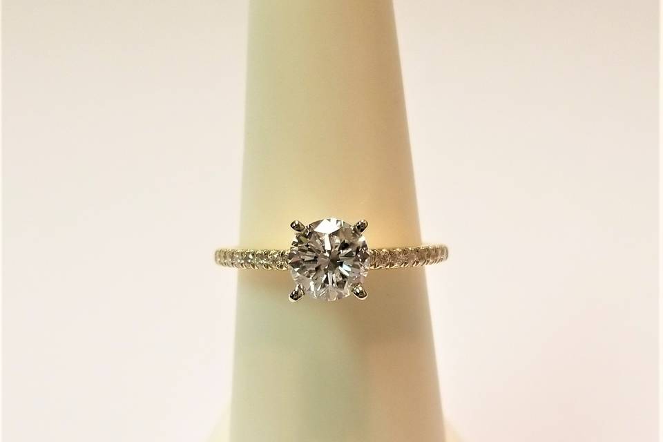 Round Diamond Engagement Ring