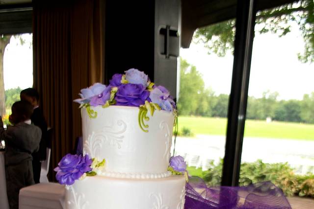 03_Purple_Floral_Wedding_Cake.jpg