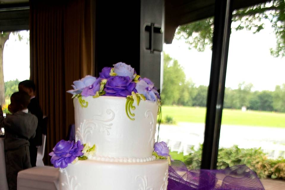 03_Purple_Floral_Wedding_Cake.jpg