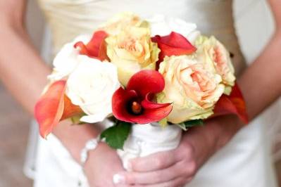 Fall Bouquet of Roses, Garden Roses, and Calla Lilies