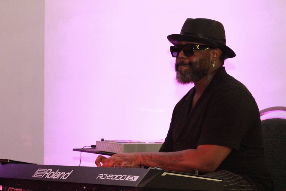 Dee on Keys