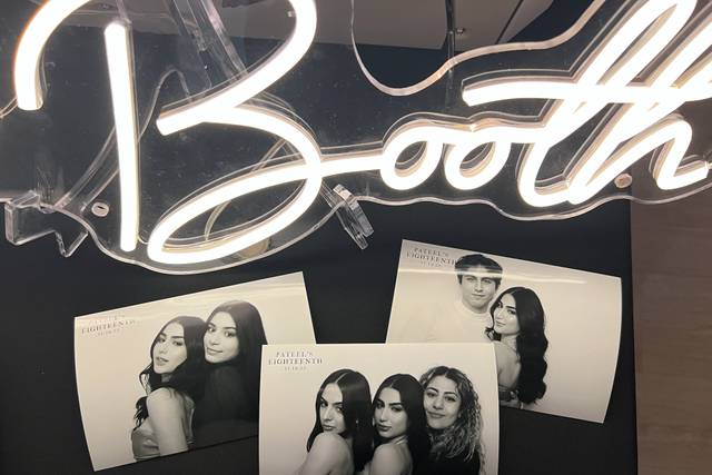 Black & White Glam Booth