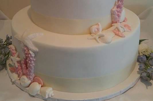 A Beautiful Maine Wedding Cake/All Occasion Cakes