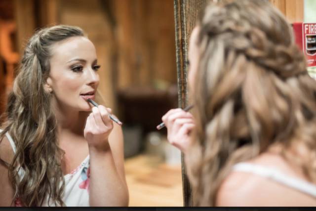 Lip touchup