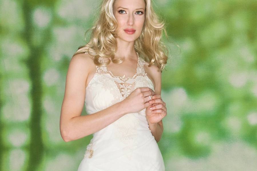 ELWINCotton embroidered neckline with appliques and draped tulle.