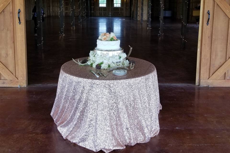 Wedding cake at The Big White Barn in Decatir Texas