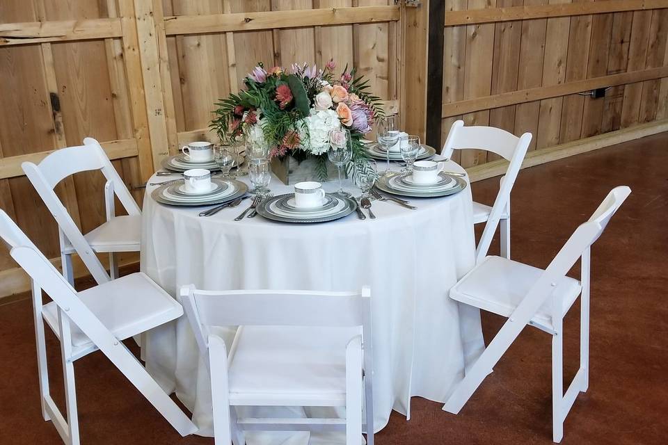 Table set up at The Big White Barn in Decatur Texas