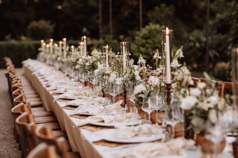 COUNTRY CHIC TABLE