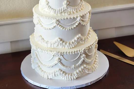 Vintage buttercream cake