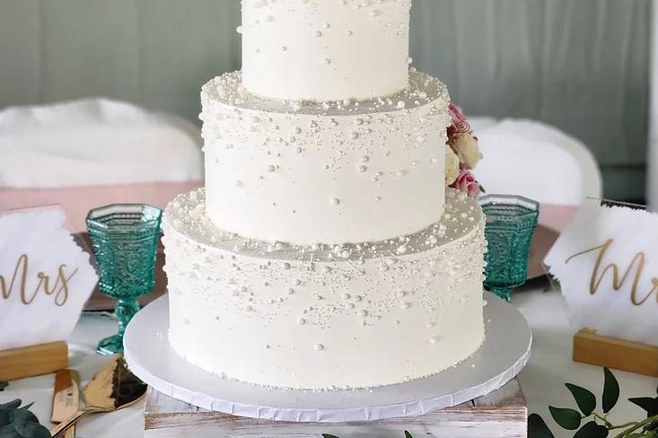 Candy pearls cake