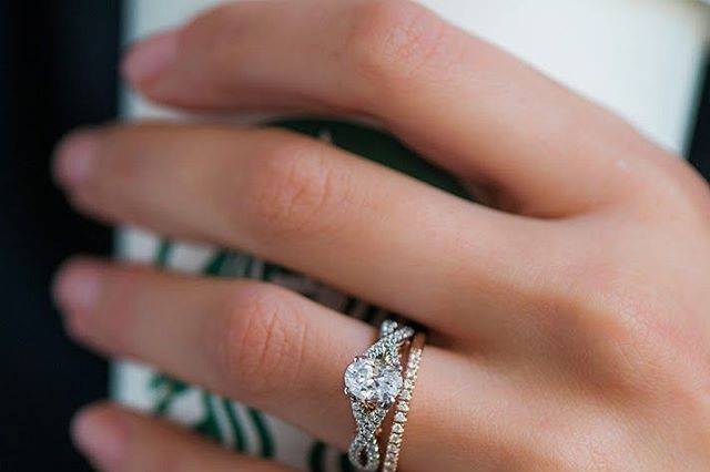 Micropave halo ring
