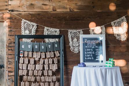 Antique lace calls attention to the creative seating cards display at Rocklands Farm. (Courtesy Audra Wrisley Photography)