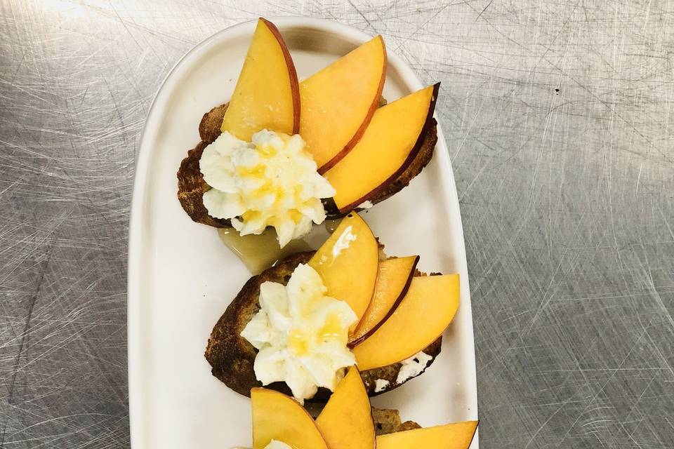 Peach/Goat Cheese Crostini