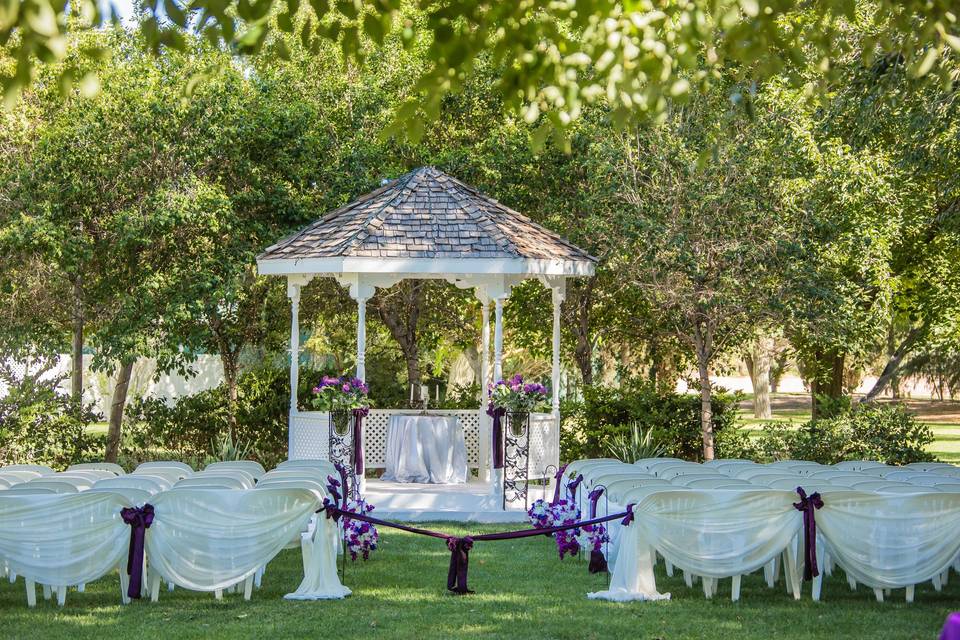 Our gorgeous classic gazebo offers a beautiful backdrop that is customized for your special day.