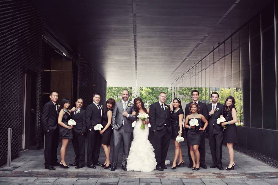 The couple with their bridesmaids and groomsmen