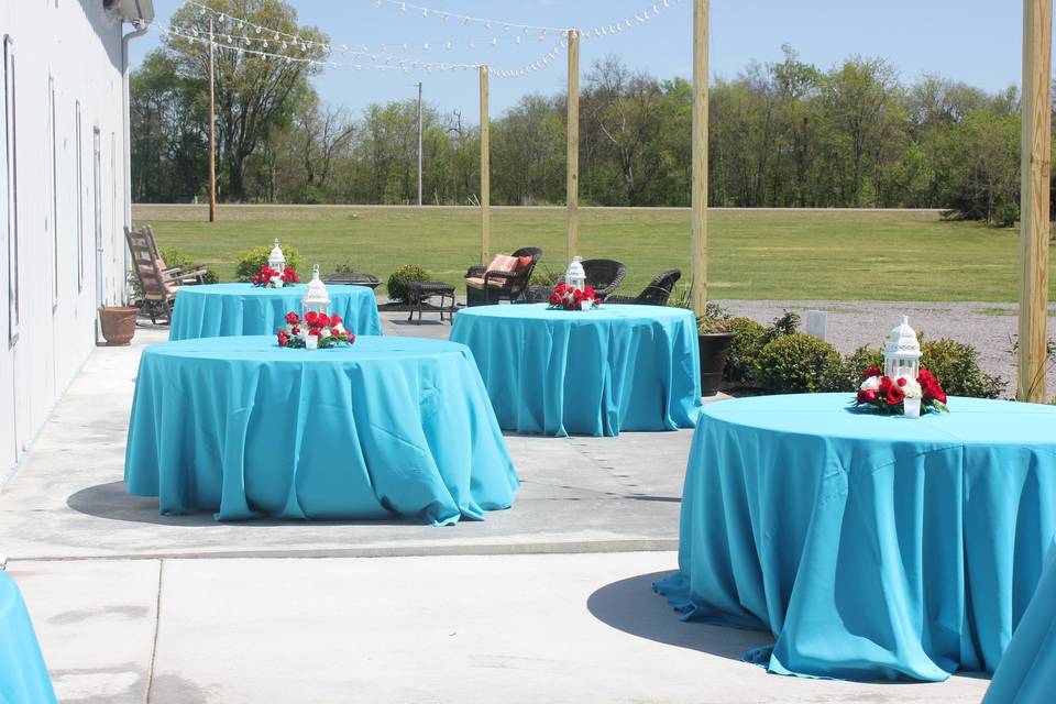 Outdoor table setting