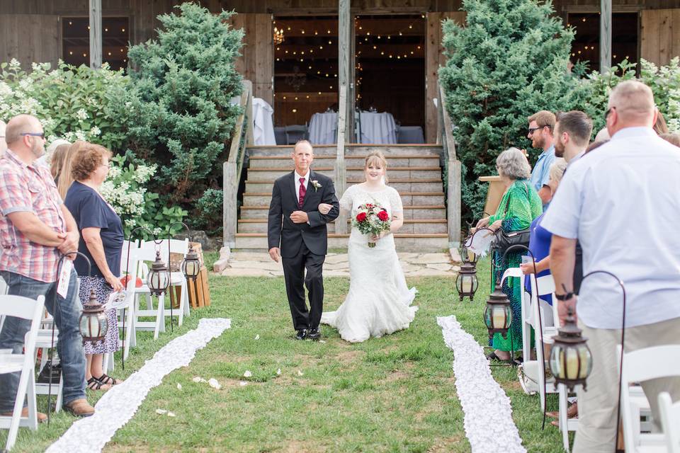 Barn lawn ceremony