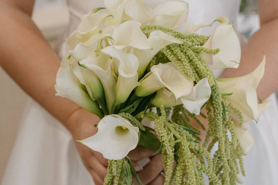 Bride holding the bouquet