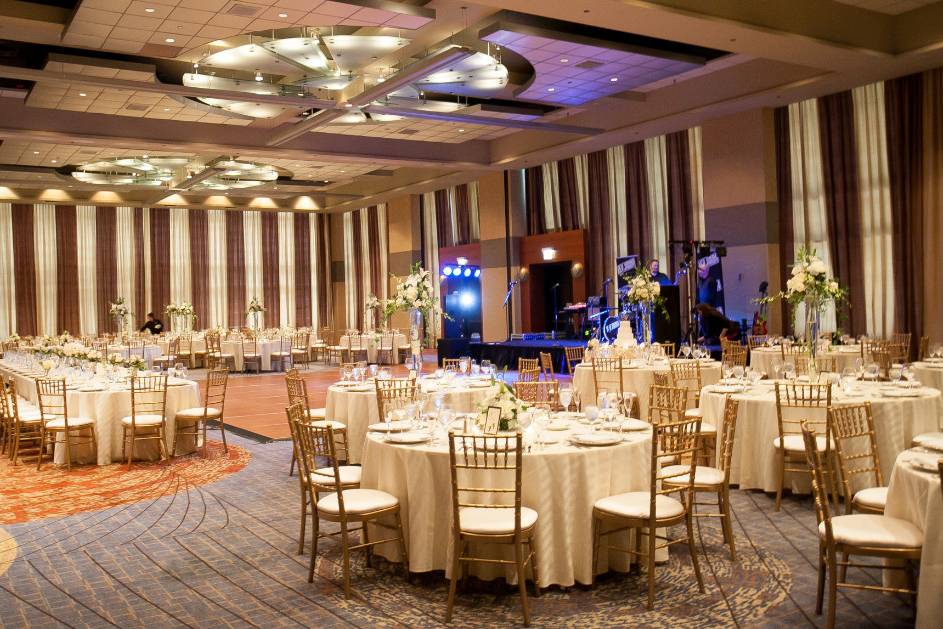 White and gold reception motif