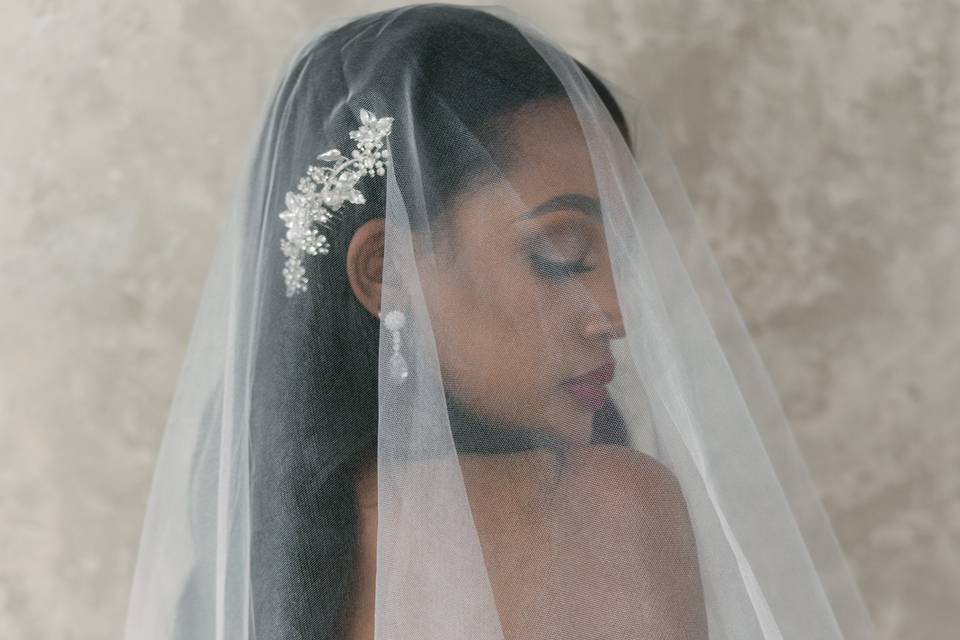 Brielle - Elegant Pearl Wedding Veil & Bridal Jewellery