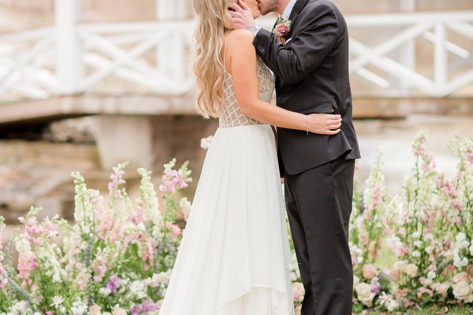 Newlyweds share a kiss