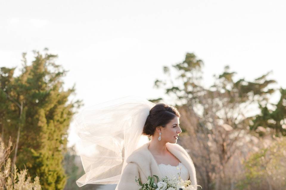 November bride and bouquet