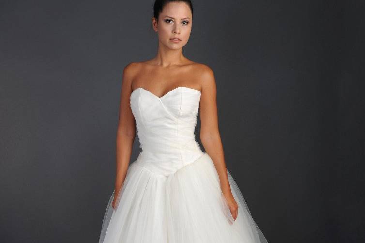 Style: Peles
Sweetheart neckline silk faille drop waist tulle ball gown