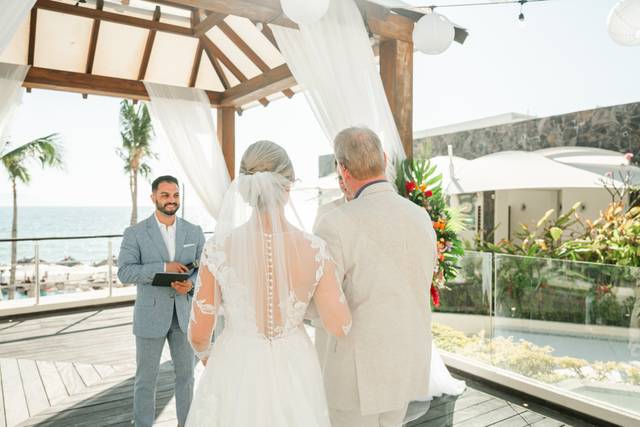 The bride and her dad