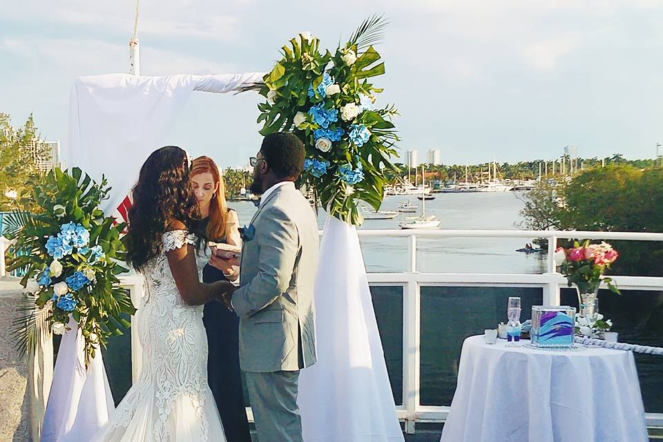 We do Yacht weddings!!