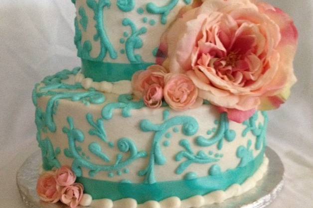 Buttercream frosted cake - $2.50 per serving ($2.75 for 5+ tiers)