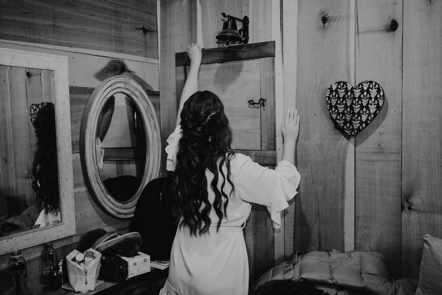 Slipping a Note to her groom