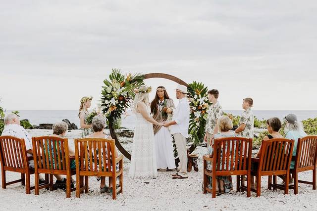 Hawaiian Style Beach Weddings with ALOHA