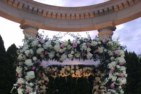 Floral arch decor