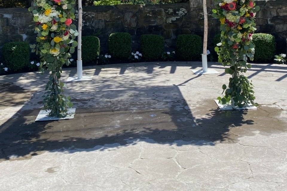 Chuppah: Hydrangea & Roses,