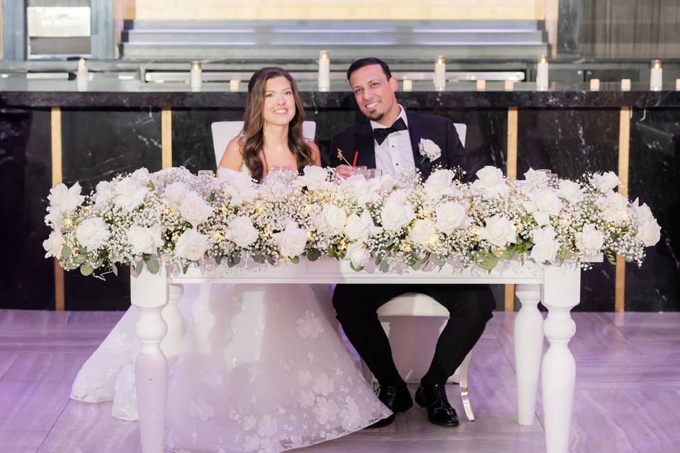 Roses & Baby's Breath Decor