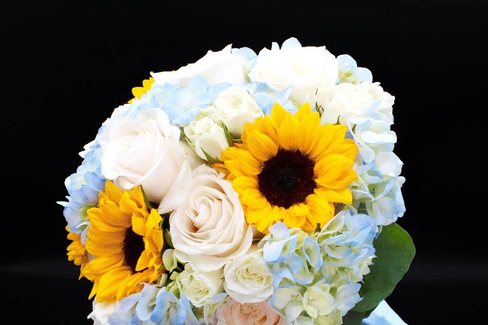 Gorgeous Mixed Bouquets NYC  Flower Arrangements New Jersey – AVS Lifestyle