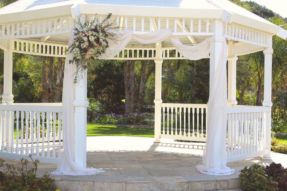 Floral gazebo decor