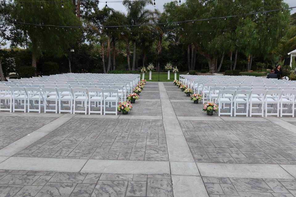 A Lush Garden Ceremony