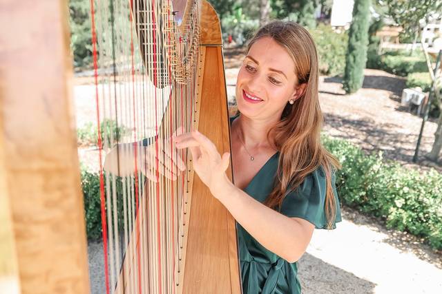 Saratoga Harpist