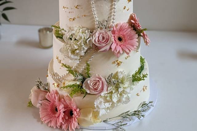 three tier vintage style roses daisies pearls gold leaf.jpg