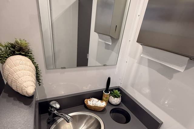 Women's Sink
