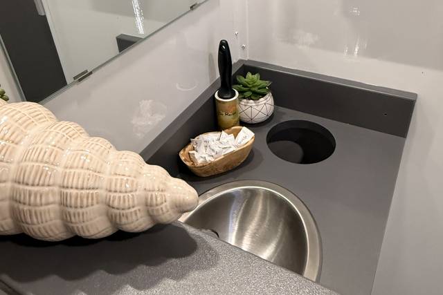 Women's Sink