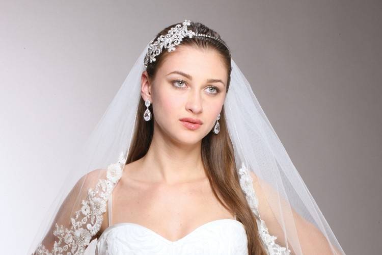1-Layer Ivory Mantilla Bridal Veil with Crystals, Beads & Lace Edge
$159.00