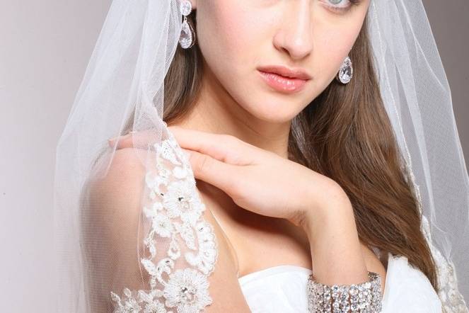 $159.00
1-Layer Ivory Mantilla Bridal Veil with Crystals, Beads & Lace Edge (close up)