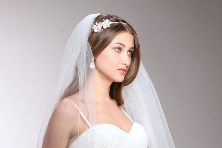 1-Layer Ivory Bridal Veil with Crystals, Pearls & Threaded Silver Chain
$148.00