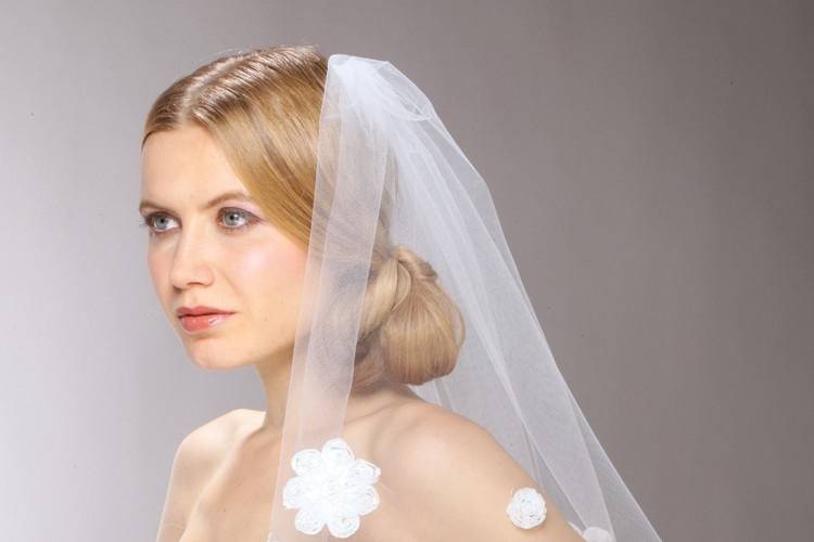 $159.95
Chic 60's Mod Wedding Veil with Cut Trim Daisies