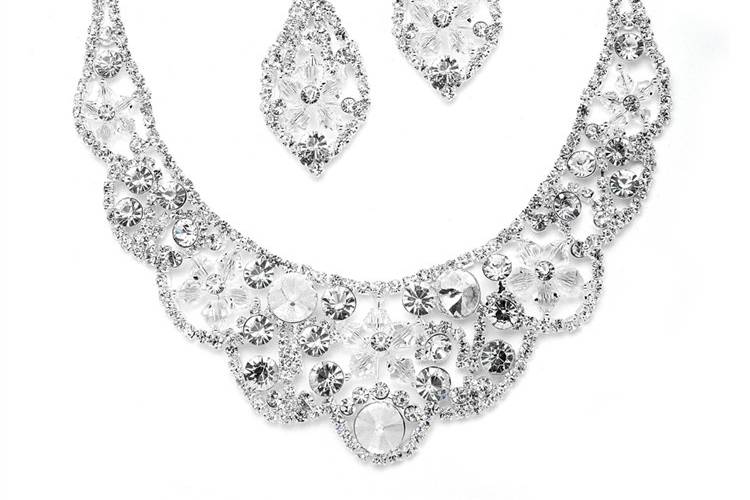 Scalloped Rhinestone & Crystal Dazzling Wedding Necklace and Earring Set
Item condition:
New with tags
Time left:
6d 11h  (May 13, 2014 11:23:28 PDT)
Price:
US $49.00