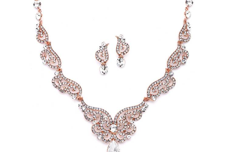 Ready to make a sparkling statement? This beautiful bridal set adds just the right amount of vintage style to any wedding or prom! The necklace adjusts from 16