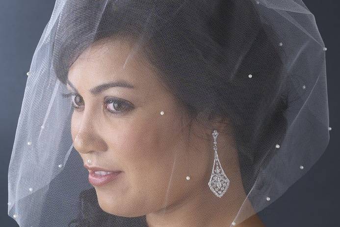 Single Tier Fine Birdcage Face Veil Scattered with Pearls 501
$34.99